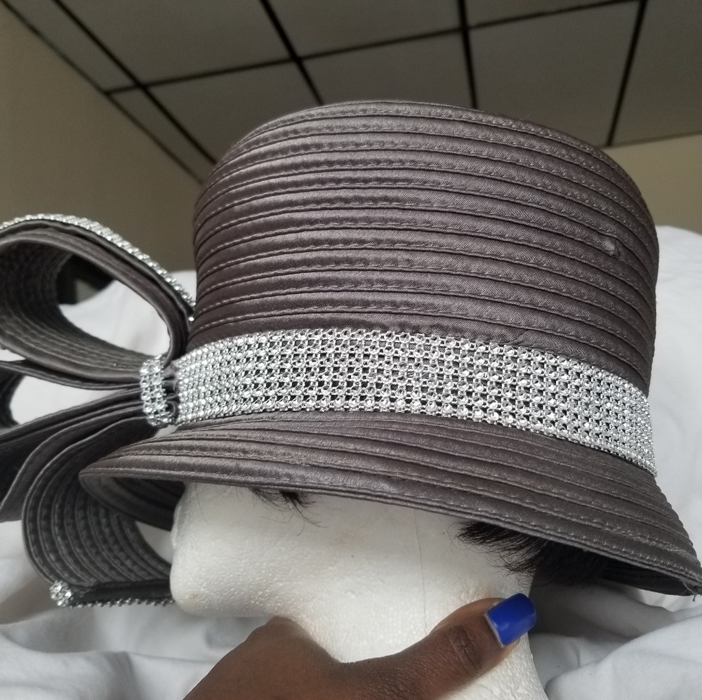 Ladies hat - Picture 2 of 2